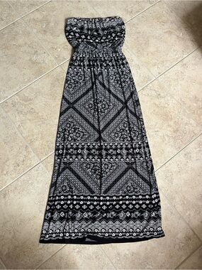 Strapless Black & White Maxi Dress